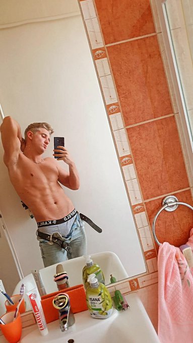 Watch Christian Levine's leaked NSFW photo on TwXstars