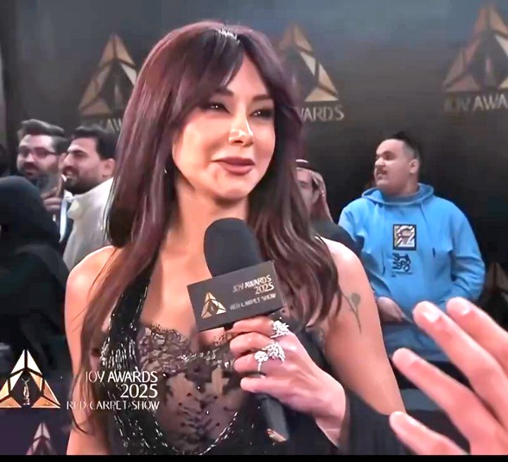GhinwaAlmasri's tweet photo. شوفتها بتفرفح القلب من جوّا 😭😍🖤🖤🖤
#كاريس_بشار
#joyawords https://t.co/MucF8Jdxw6