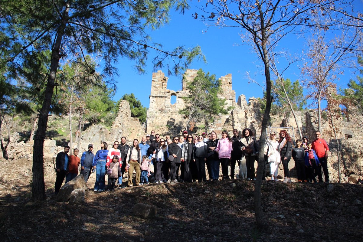 2025 yılının ilk kültür gezisini Syedra Antik kentine yaptık,  Cemiyetimiz üyeleri ve ve aileleri ile güzel bir gün geçirdik. Syedra Antik Kenti Kazı Başkanı Doç. Dr. Ertuğ Ergüler ve ekibine, bizleri misafir eden Seki Muhtarlığına teşekkür ederiz.