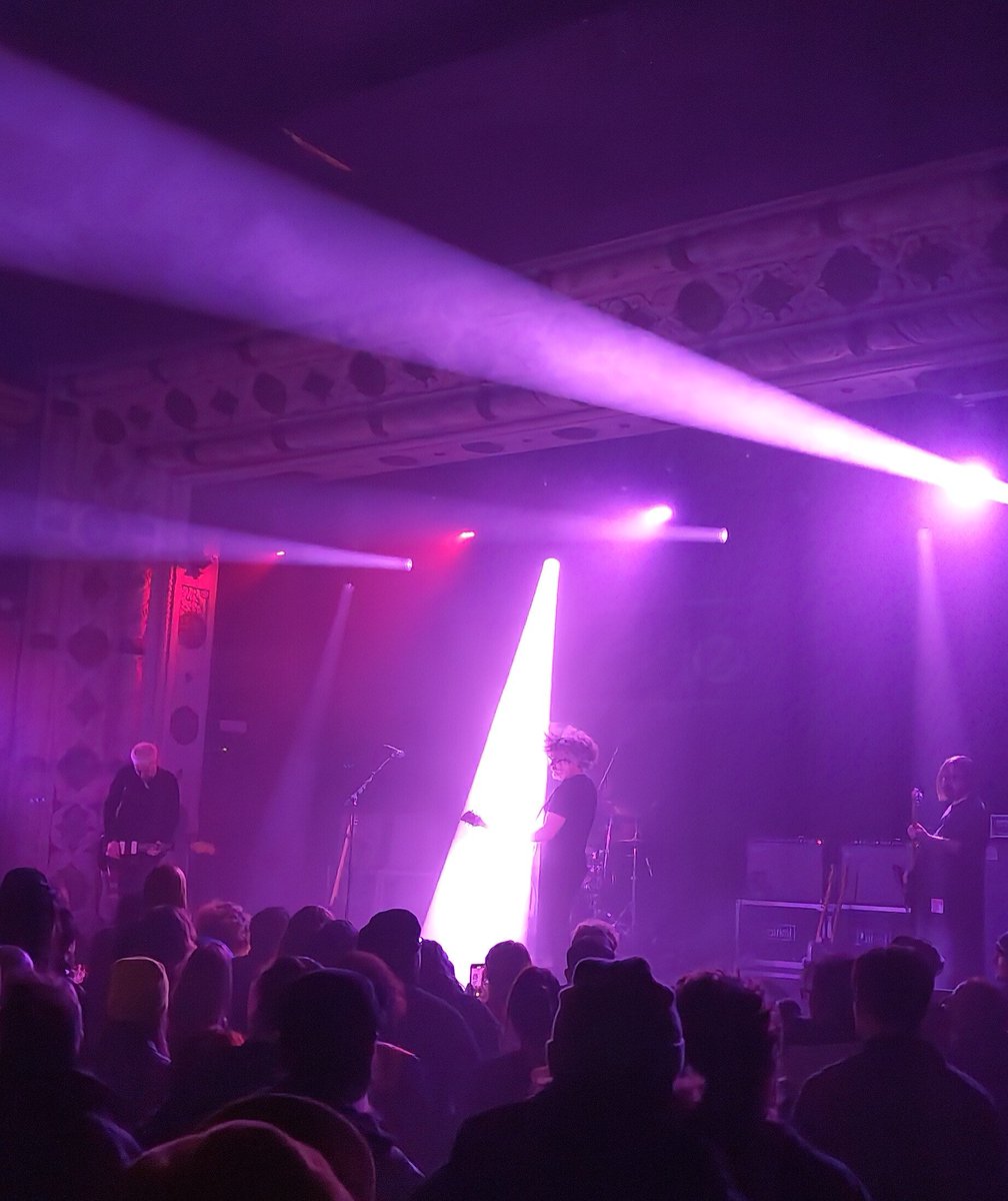 cloudypeeps's tweet photo. Flew back for @airielmusic and @LEAVINGTIMEBAND show at the @MetroChicago. Top shelf fuzz all night. #airielmusic #leavingtime #chicago #shoegaze https://t.co/mNR37e4V3D