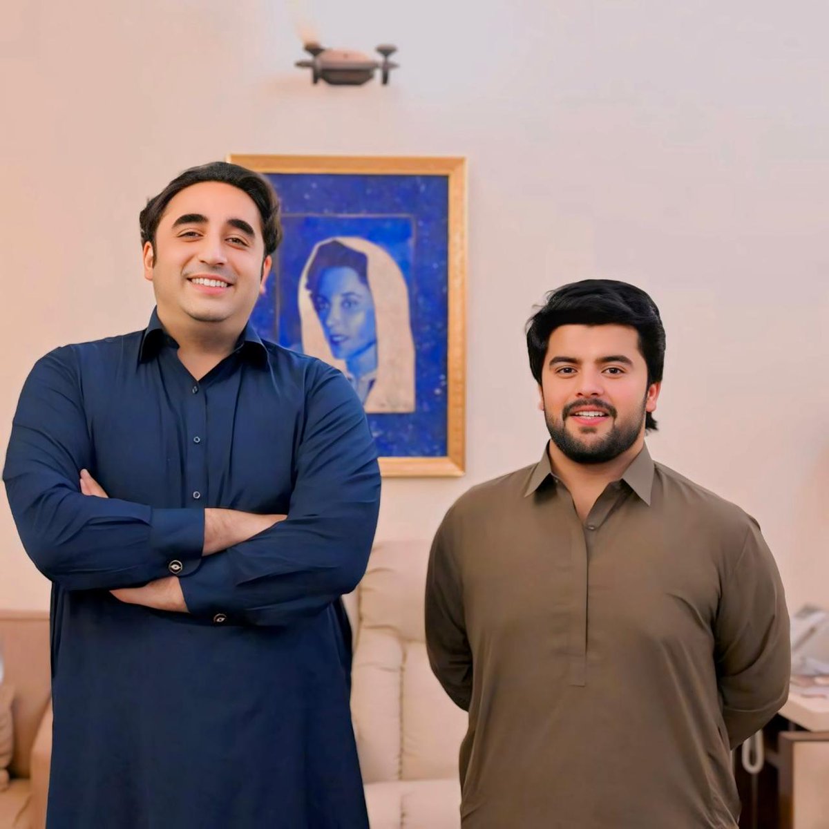 PSF_Muet's tweet photo. Following the footsteps of SMBB visiting LUMHS to encourage the graduates, Bilawal Bhutto Zardari is expected to visit MUET on 28th convocation to boost the moral of graduates. 

PSF MUET welcomes beloved chairman @BBhuttoZardari 

#PSFMUETwelcomesBBZ https://t.co/kDSnshciFU