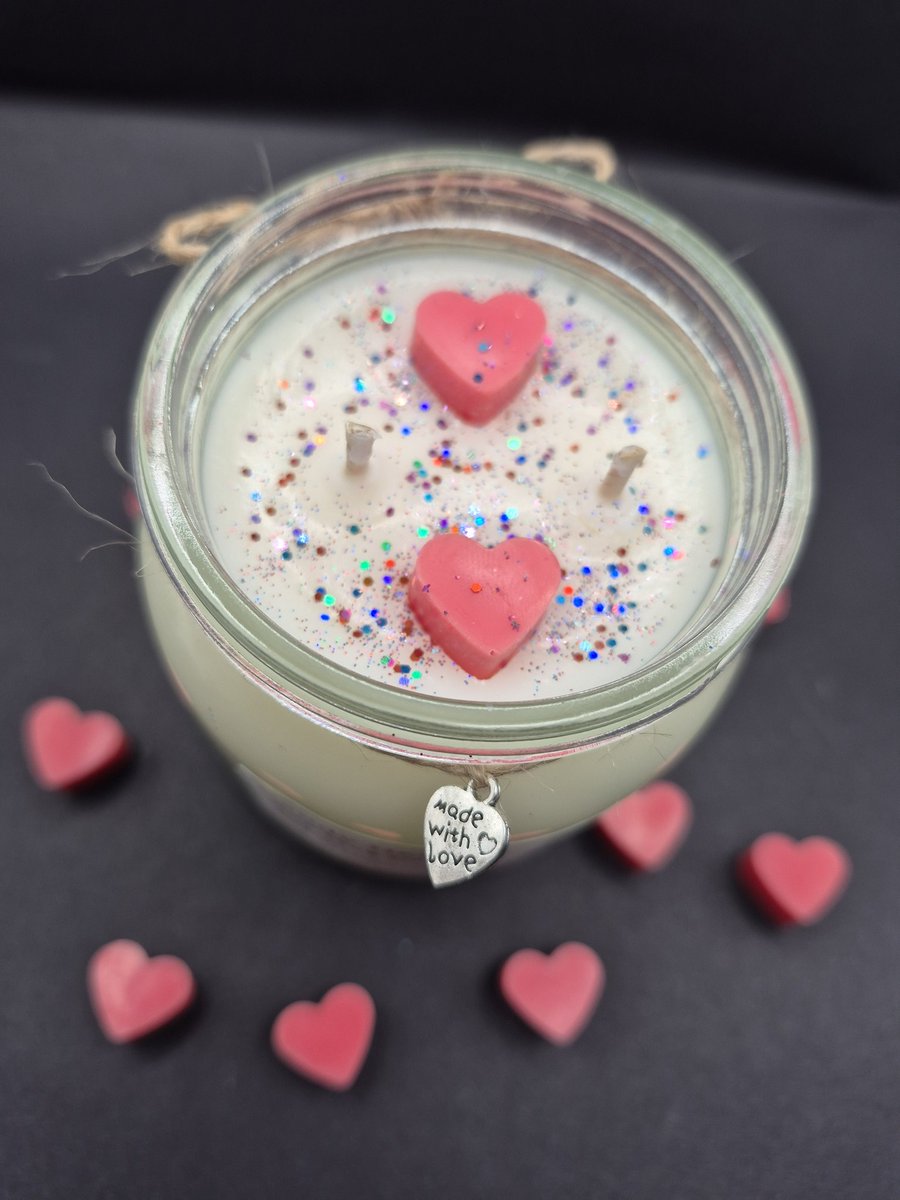 eve_bees's tweet photo. When 2 hearts melt into 1....
Our limited edition Valentines Candles are now available to purchase from https://t.co/oZqgy5AIdN 

#lincsconnect #thecraftersuk #valentines #love #hearts #Candles #candyhearts #handpoured https://t.co/Ws9W2I4As9