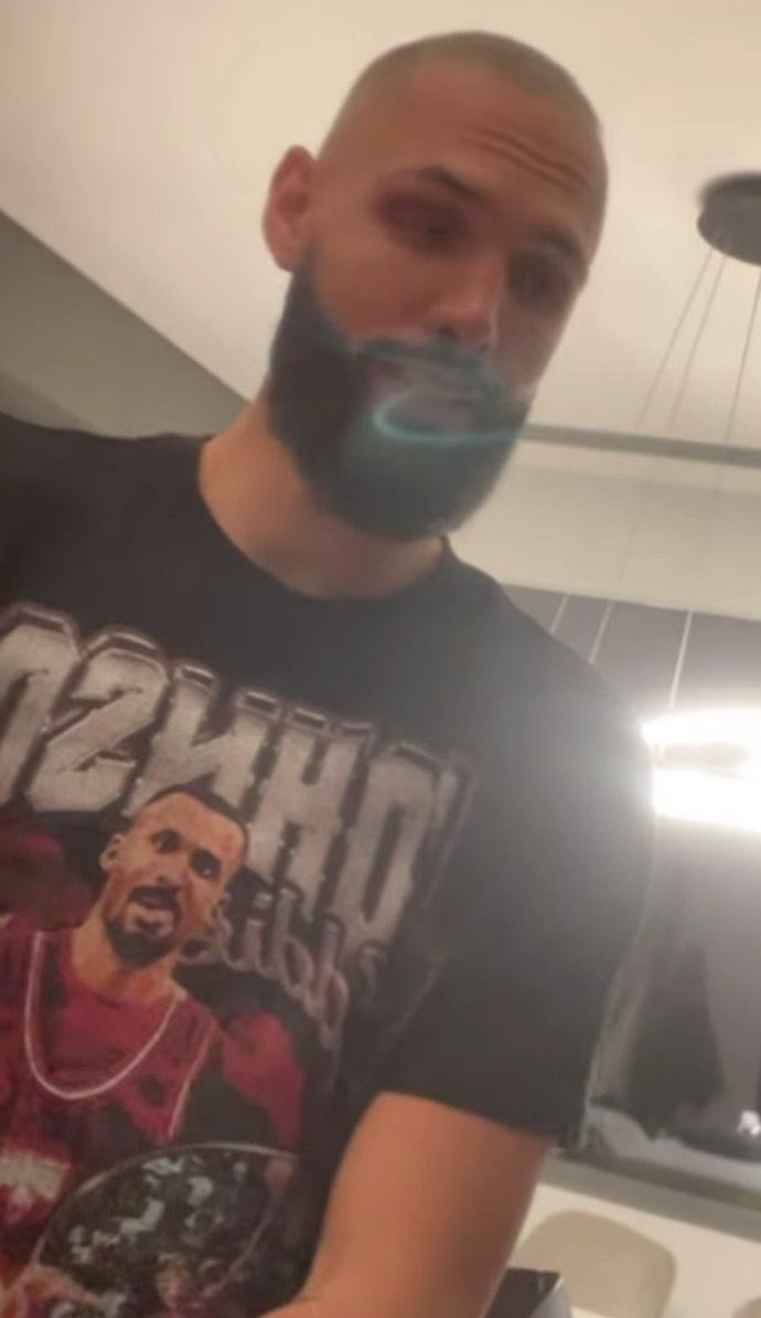 jonsian10's tweet image. Hey @Jumpshot8, @EvanFourmizz
Remind us of your year here in peiraus ❤️😍!!

#OlympiacosBC