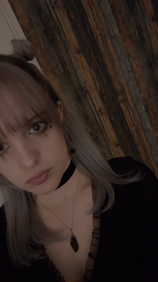 VioletInOrbit's tweet image. it's been a while so i'm posting some recent selfies that i like