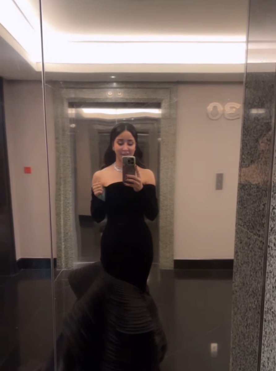 اسيل دايم ذوقها فوق التقييم ✨🖤🖤🖤🖤

#JoyAwards