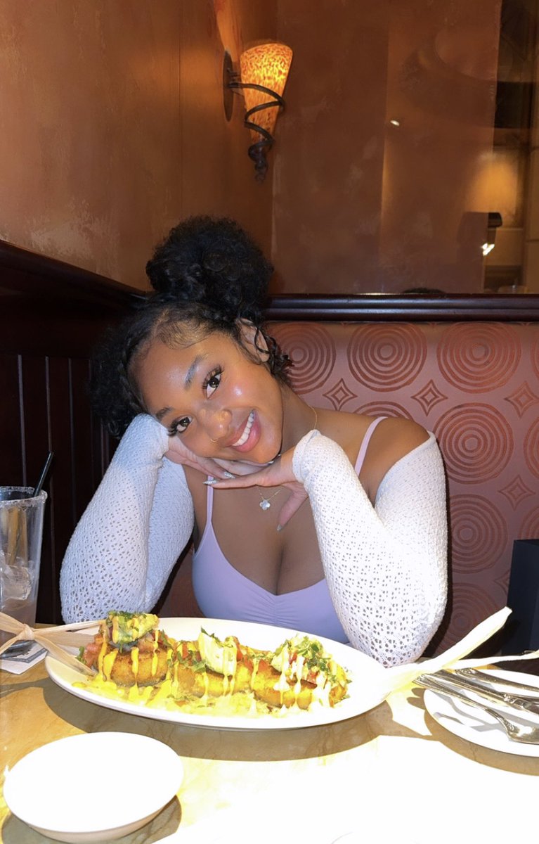 TheJoialexandri's tweet photo. Why you gotta fight with me at Cheesecake you know I love to go there🎶 https://t.co/fLiyv0dlyG