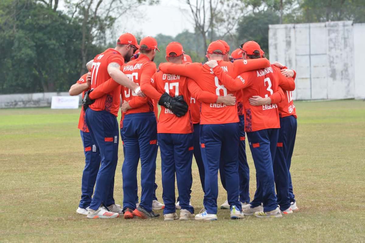 @Ben_Sutts takes 3-27  as England PD take a 4 run win over India to go top of the table! 

England 169-7
India 165-8

Fulll scorecard 
slcscorers.com/scorecard.php?…