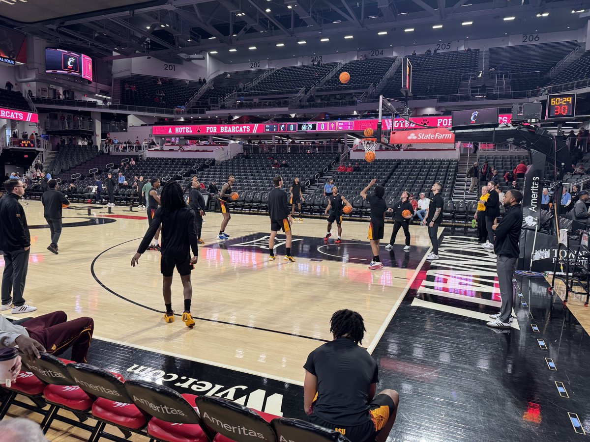 Dwilliams1515's tweet photo. Haven’t been here @GoBEARCATS since 1992 and the Legend @CoachHuggs was walking sidelines #Huggs https://t.co/uc48SwSfNK