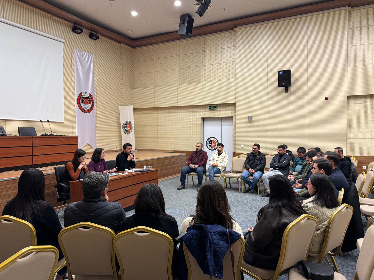 Kurumumuzun meslek içi eğitimi kapsamında “özgürlükçü hukuk atölyesini” Eş Genel başkanımız Ekin Yeter, merkez yöneticimiz Ebru Demirtepe ve Veysi Güneş’in katılımıyla üyelerimizle beraber gerçekleştirdik.