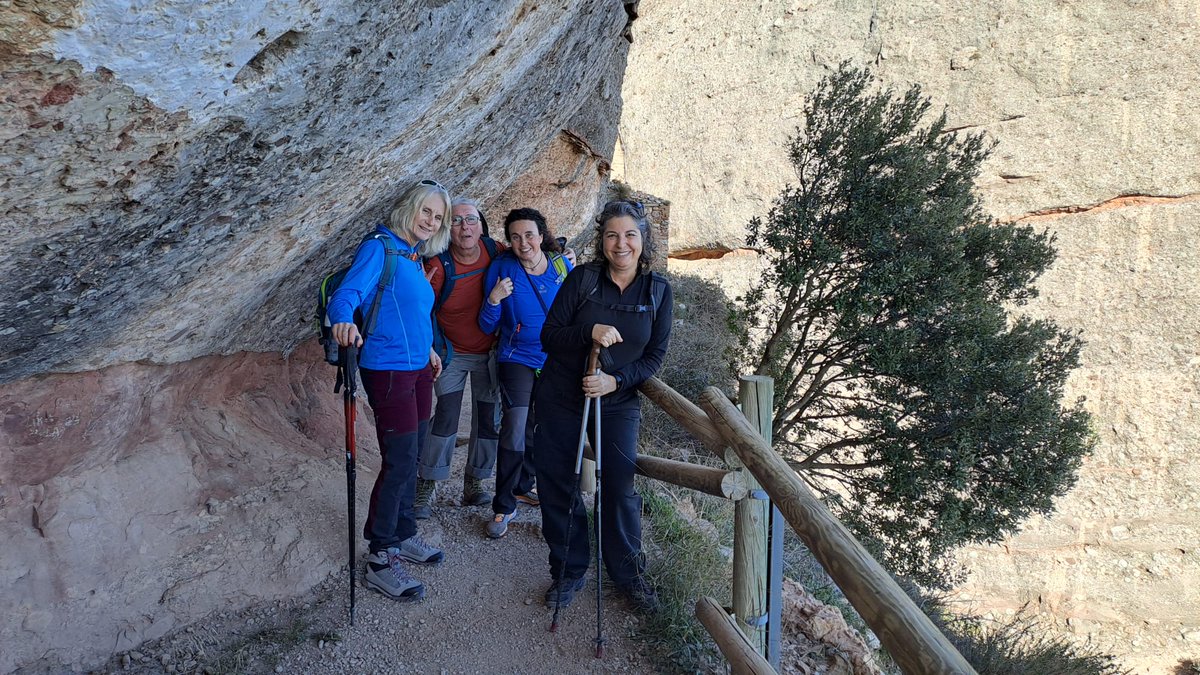 aebufala's tweet image. Avui dissabte hem fet la primera sortida de senderisme del  2025, Monistrol de Montserrat a el mirador de la Magdalena, una excursió per gaudir i baixar els torrons @FEEC_cat @revistavertex #excursionisme #montserrat @xarxadeparcs #catalunya
