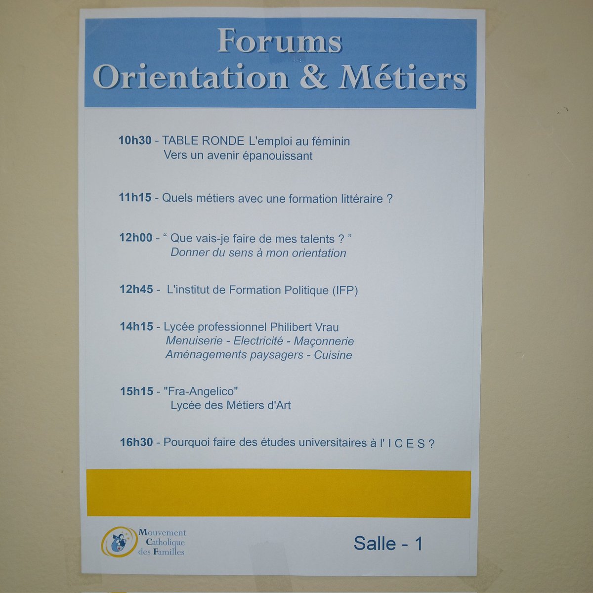 GB_GBernard's tweet image. Très heureux d'être une nouvelle fois  intervenu au Forum des #métiers du #MCF. 
J'y ai expliqué la spécificité des études universitaires dans le supérieur et la question des grades universitaires avant de présenter les licences simples et doubles de l'@ICES_UnivCatho. 
#ICES