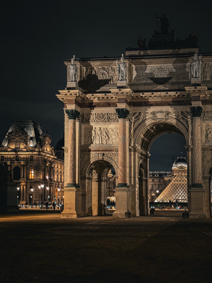 theoldbuilding's tweet image. Evening in breathtaking Paris
