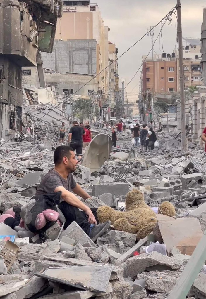 yousef_ki1's tweet image. Are you still with us ? Do you hear us ?

Comment with 🇵🇸 if you still stand with us