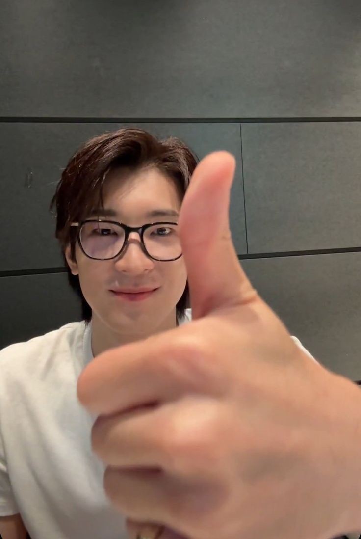 vulpexula_'s tweet photo. #ThankyouTPCR

( สวัสดีค่ะ แม่ของพี่เวียร์เองค่ะ 🦊💜

   เราอาจจะไม่ค่อยได้เข้ามาแอคทีฟบ่อยนักจากการติดพันงานในหลายส่วน แต่ก็อยากจะขอบคุณทุกคนที่เข้ามาเล่น พูดคุยกับเวียร์อยู่เรื่อย ๆ เลยนะคะ สีสันและสังคมในไตรพัชรไม่เคยทำให้เรารู้สึกเหงาเลย ขอบคุณที่จำเวียร์ได้นะคะ 🫶🏻 (+) https://t.co/ZGJfYluXg5