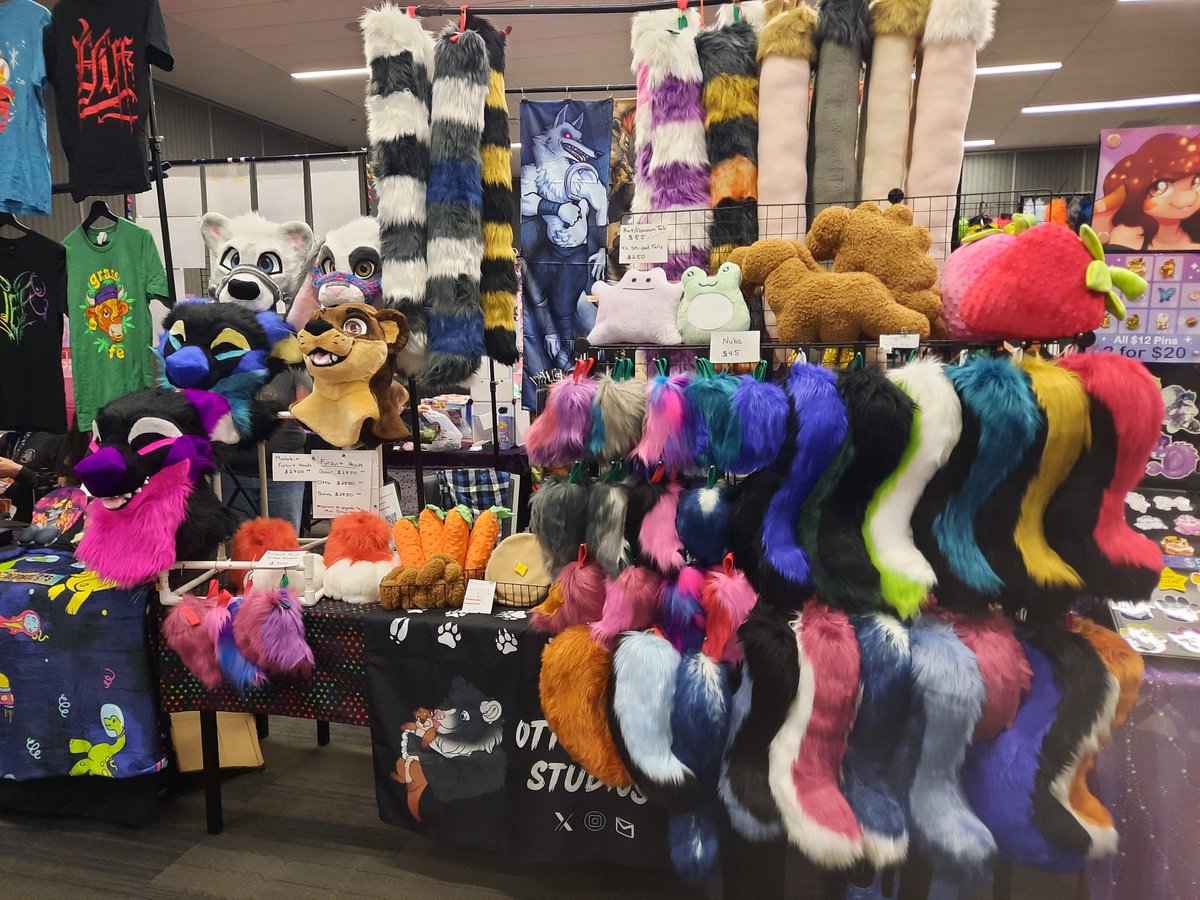 OtterBearStudios (@otterbearstudio) on Twitter photo 2nd day at <a href="/furcon/">Further Confusion "The Beach Episode"</a>! The Manokits have hit the floor!
Come by say hi and shop! :3 2nd day at <a href="/furcon/">Further Confusion "The Beach Episode"</a>! The Manokits have hit the floor!
Come by say hi and shop! :3