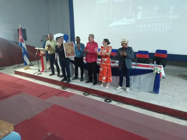 CespedesLa8901's tweet image. #CubaEsCultura
#OrienteCubano

Culminan hoy los balances de trabajo del sistema de  la Cultura, en el Oriente cubano,
 felicitaciones por los excepcionales resultados logrados en el 2024. 
#Campechuela.