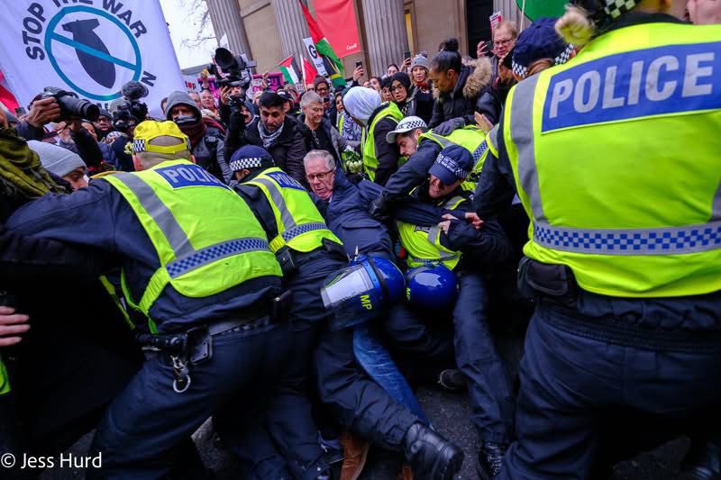 How it started vs. How it ended.

You are a disgrace <a href="/metpoliceuk/">Metropolitan Police</a>