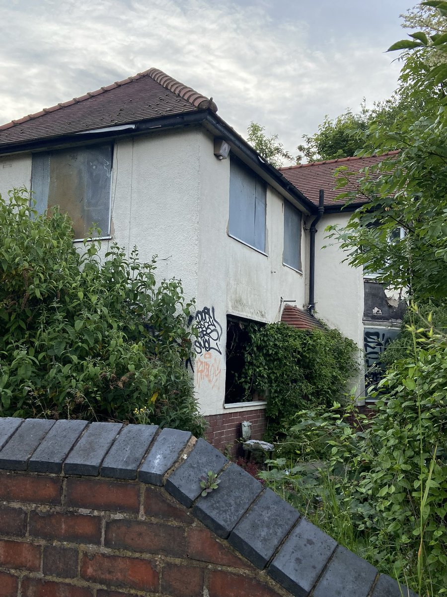 We need to do more about empty properties and homelessness 👀 … this property has been empty for over 15 years!!! Recently broken into and so someone could get a roof over their head .. 😳 if you see an empty property .. report it via our Land Hero app!