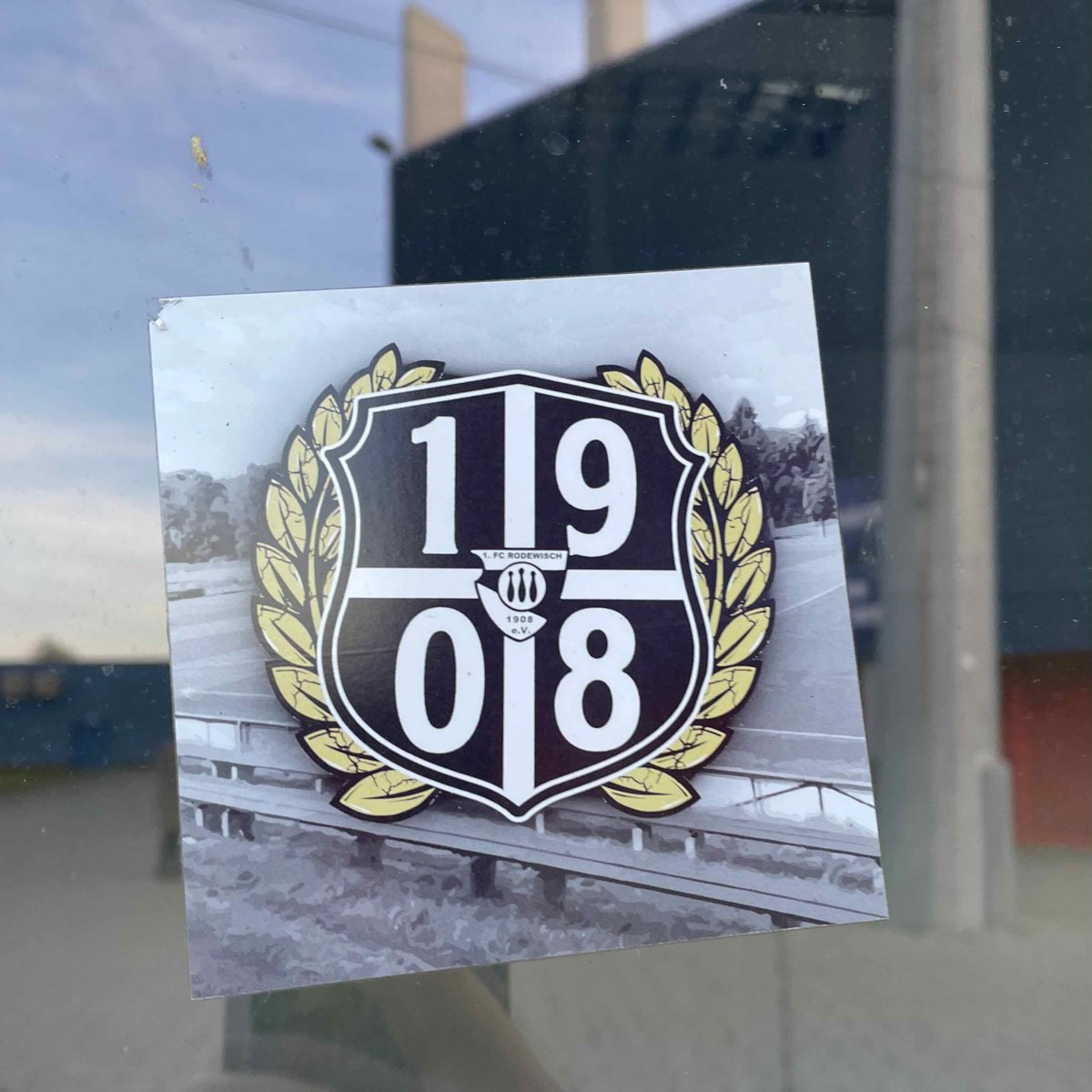 StickerHunting's tweet photo. 🇩🇪 1. FC Rodewisch e.V.
⚽ 1. FC Rodewisch, established in 1908, has a storied history in German football, including a notable season in the II. DDR-Liga in 1959.
#️⃣ #1FCRodewisch #Rodewisch #GermanFootball #Vogtlandliga #StickerHunting https://t.co/jCiR3qir18
