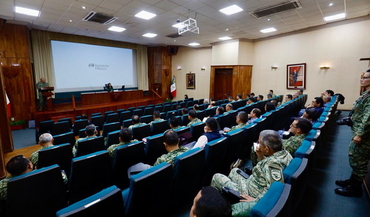 Agradezco a la <a href="/SEDENAmx/">AltoMando</a> por la invitación para dialogar con estudiantes de maestría de Seguridad Nacional del Colegio de Defensa Nacional y con alumnos de la Escuela Militar de Ingeniería sobre los retos del sector energético y su papel en el desarrollo sostenible. 💡🌱