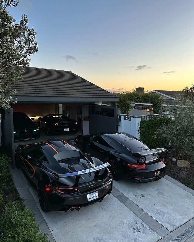 Auto_Porn's tweet photo. driveway goals: https://t.co/RYR2YFyxTD