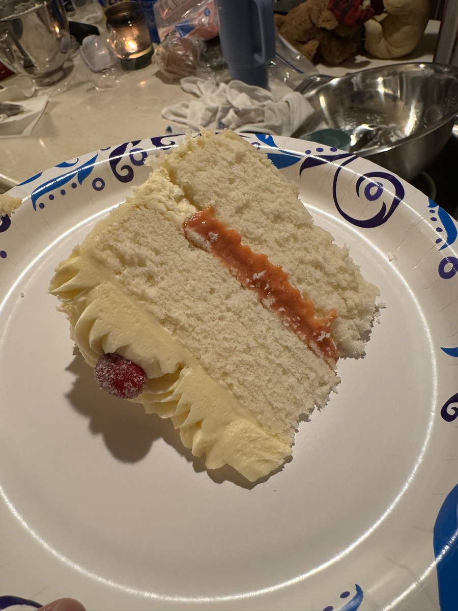 fiddlerbrett's tweet image. Forgot to share this from awhile ago, but to show off the homemade vanilla extract I made, here’s a white cake with vanilla frosting, filled with a cranberry-orange curd and topped with sugared cranberries.

#BakingTwitter