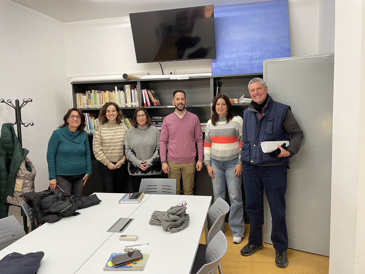 IES CAURA (@iescaura) on Twitter photo Esta semana hemos concretado la colaboración entre el <a href="/aytocoriario/">Ayto. Coria del Río</a> y el <a href="/iescaura/">IES CAURA</a> dentro del marco de la #FPDual. La nueva FP mejorará la empleabilidad de los alumnos, ya que harán prácticas desde primer curso en empresas y entidades oficiales. Gracias <a href="/modestogmcoria/">Modesto González</a> Esta semana hemos concretado la colaboración entre el <a href="/aytocoriario/">Ayto. Coria del Río</a> y el <a href="/iescaura/">IES CAURA</a> dentro del marco de la #FPDual. La nueva FP mejorará la empleabilidad de los alumnos, ya que harán prácticas desde primer curso en empresas y entidades oficiales. Gracias <a href="/modestogmcoria/">Modesto González</a>