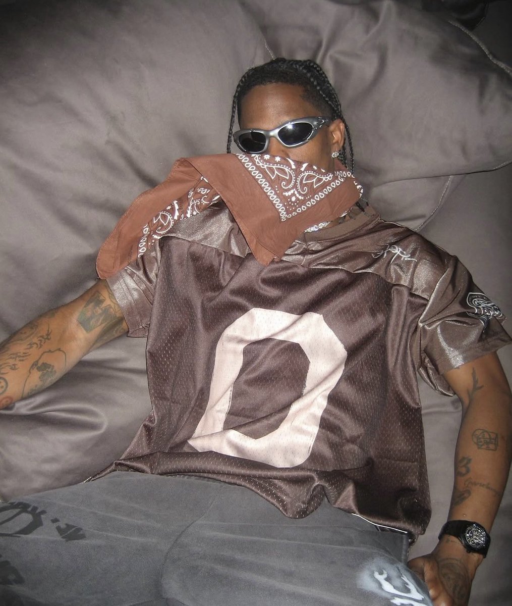 DailyRapFacts's tweet photo. TRAVIS SCOTT 

4X4

DROPPING SOON 👀 https://t.co/qsVAiqSxZf