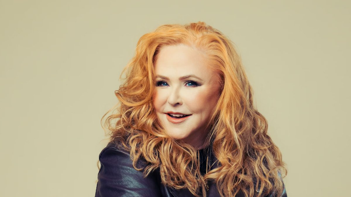 I’m positive Tattoo is Carol Decker. #maskedsingeruk