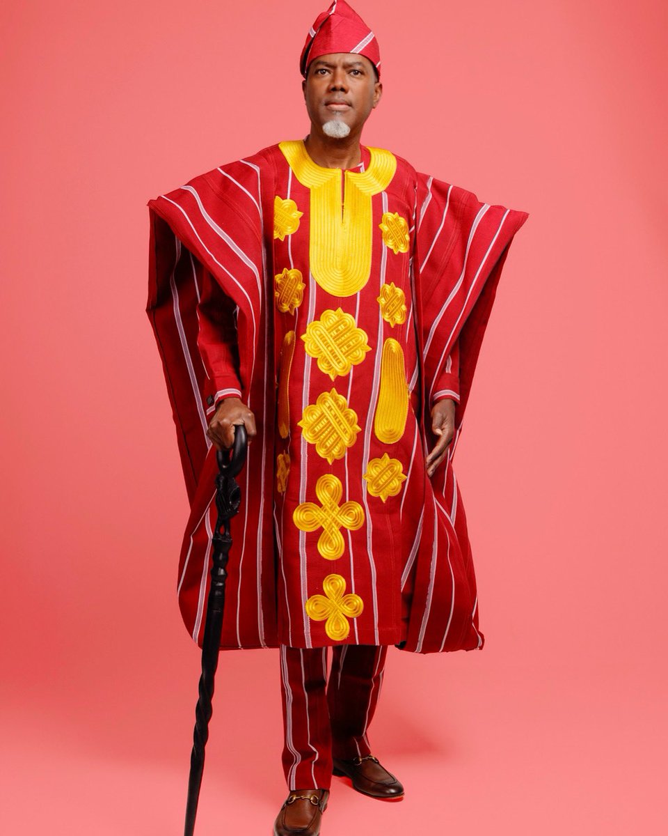 renoomokri's tweet photo. Which background is better? https://t.co/LRr0Cmq8Zh