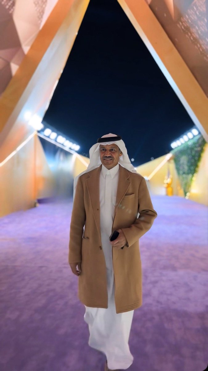 يا ناس ابو نايف انيق انيق جداً الله يسامح الي يلومني في حبه ❤️❤️❤️❤️ #JoyAwards