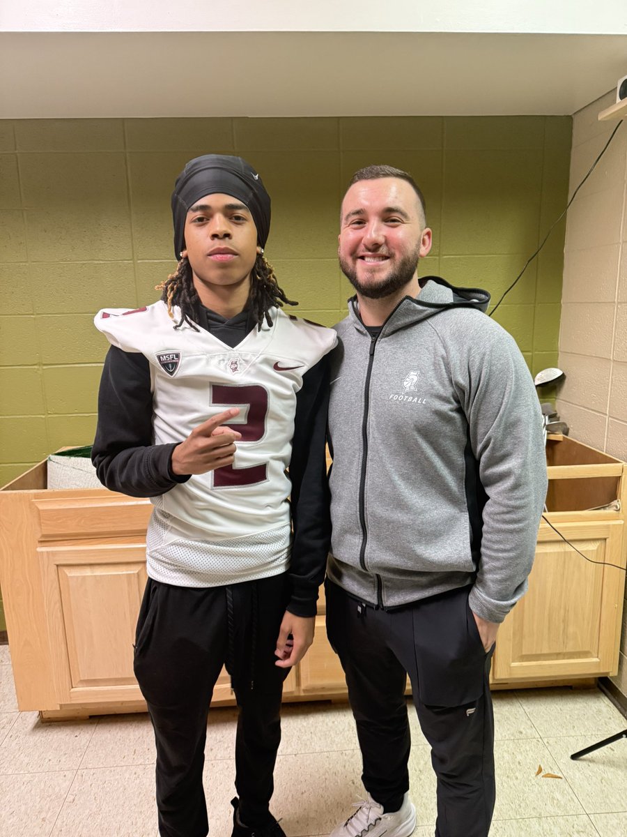 Thankful for the opportunity to visit Bellarmine University! Had a great time!⚔️⚔️
<a href="/CoachWheatley1/">Michael Wheatley</a> <a href="/mcbroom_ta/">Ta'Shawn McBroom</a> <a href="/BUKnightsFB/">Bellarmine Sprint Football</a>