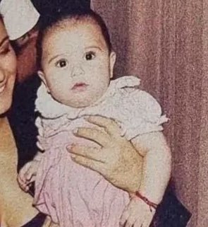 laralxe's tweet photo. lía tovar perroni você é uma preciosidade ♥️ https://t.co/P7egy8uHGm