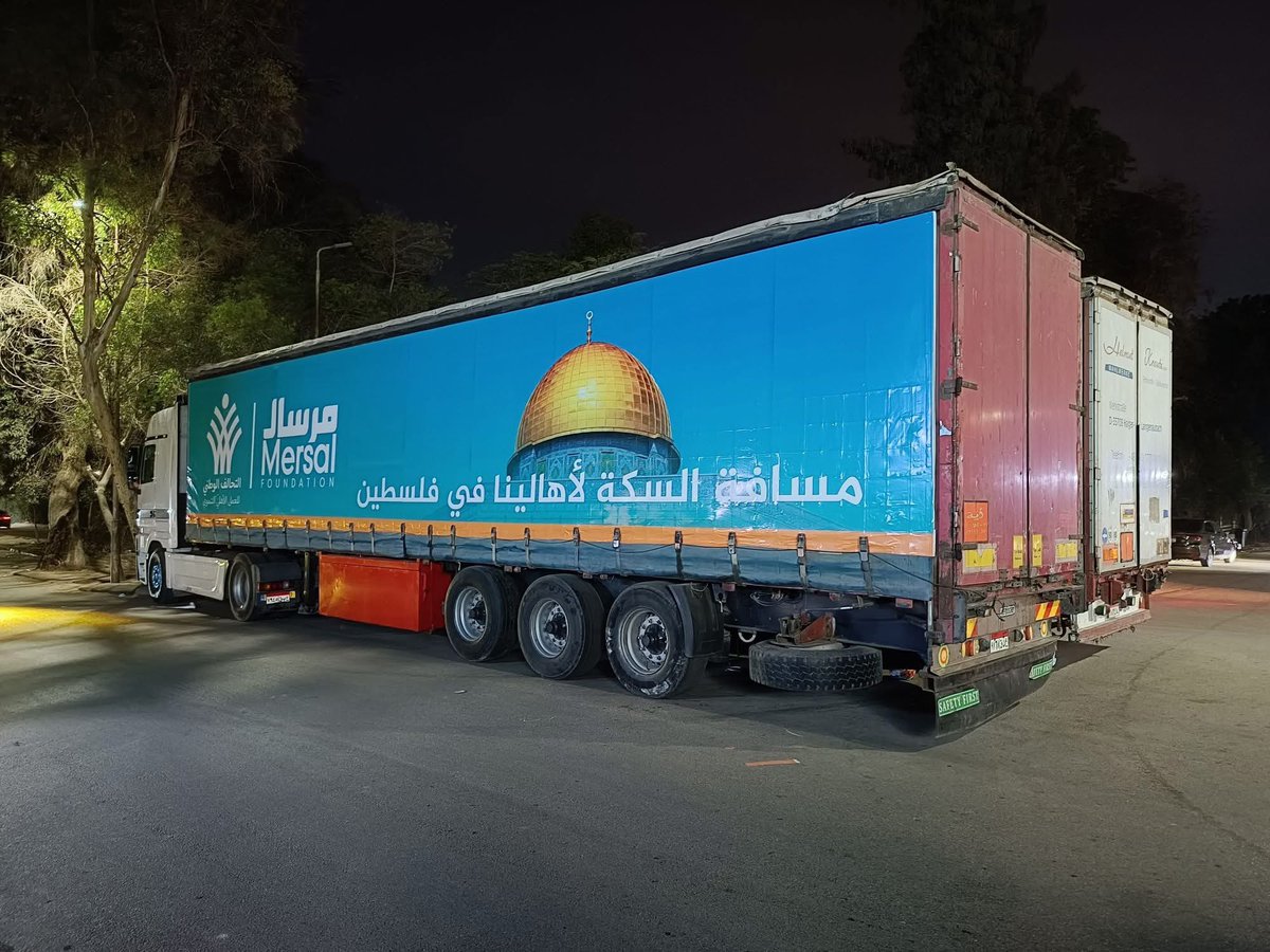 hebasrashed's tweet photo. في انتظار الوصول للمعبر…وجاري تجهيز باقي الشاحنات 
كلم مرسال مستنينك ١٩٣٤٠
انستباي التبرعات مرسال غزة https://t.co/wrn6DrWzmi