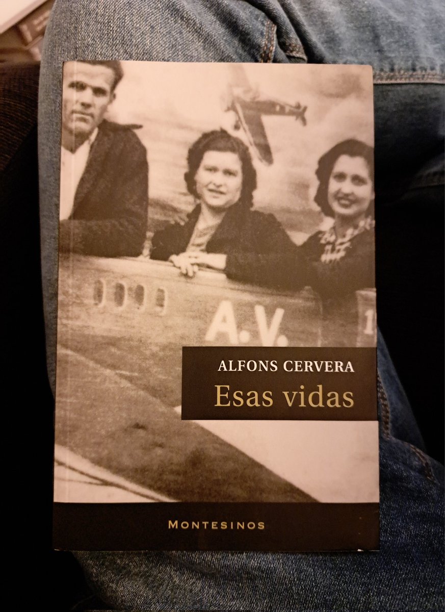 "Y la de mi madre, una mujer fuerte, con esa fortaleza imbatible que de pronto se quedó paralizada un día de verano y decidió buscar en el silencio, en el lado más profundo de lo oscuro, una manera de sobrevivir."