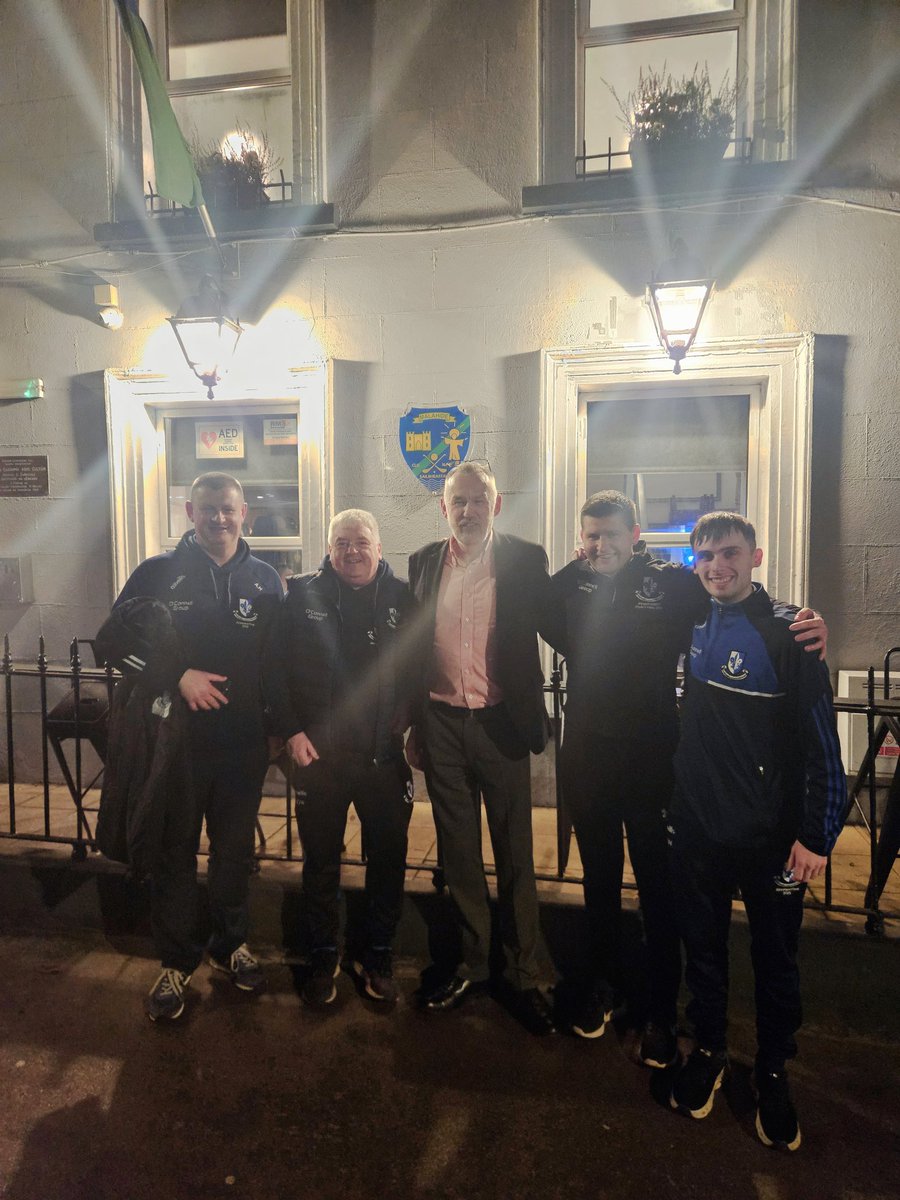 Ádh mór amárach lenár gcairde ó <a href="/SarsfieldsCork/">Sars</a>
A few of the lads dropped into <a href="/OfficialSylsGAA/">St Sylvester’s GAA</a> today with an t-iar uachtarán, <a href="/mccartla/">Larry McCarthy</a>