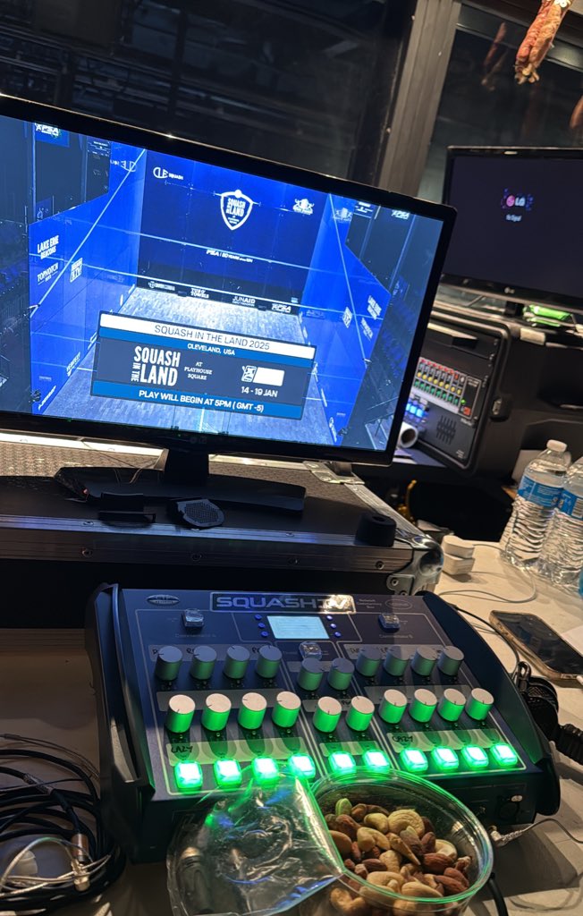 Apparently we’re on Amazon Prime as well as SquashTV which is cool ☺️🎙️🎧

Last day of commentating for me, starting at 4pm GMT-5 🇺🇸

#stayingwarminthecommentarybooth #clevelandiscold #squish