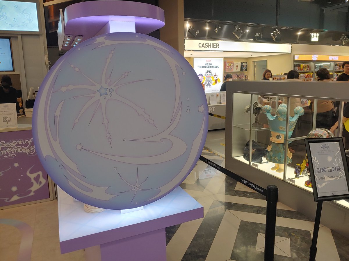 naV_luvu's tweet photo. GFRIEND Special Album 'Season of Memories'
Special Store OFFLINE EVENT

📍 더현대 서울 여의도점
1월 17일에 다녀갔습니다.

#여자친구 #GFRIEND
#Season_of_Memories
#Season_of_Memories_Special_Store
#Season_of_Memories_스페셜스토어
#사운드웨이브 https://t.co/Nz1jaebbBS