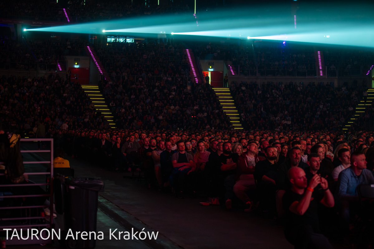 TAURON Arena Kraków (@tauronarenakrk) on Twitter photo Światło, scena, mikrofony… i porządna dawka śmiechu! 🎤😂 Zamieniliśmy się w stolicę stand-upu – <a href="/pleasestand_up/">Please, Stand-up!</a> w pełnym wydaniu! Kto z Was już ma faworytów tego wieczoru?😁 Światło, scena, mikrofony… i porządna dawka śmiechu! 🎤😂 Zamieniliśmy się w stolicę stand-upu – <a href="/pleasestand_up/">Please, Stand-up!</a> w pełnym wydaniu! Kto z Was już ma faworytów tego wieczoru?😁