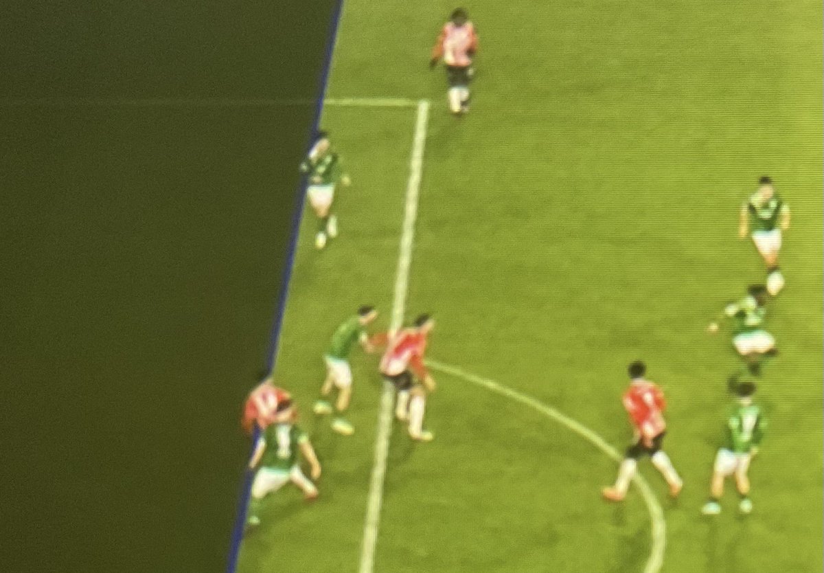 capricabrio's tweet photo. @LodewijkDanser @ESPNnl @NOSsport @NOSvoetbal @PECZwolle @PSV Je hebt helemaal gelijk. Op dit beeld geen buitenspel. (Tijdens de beken scoorde PSV in buitenspel positie. Misschien dat #VI hier aandacht aan kan besteden. https://t.co/vkWyi0uPnf