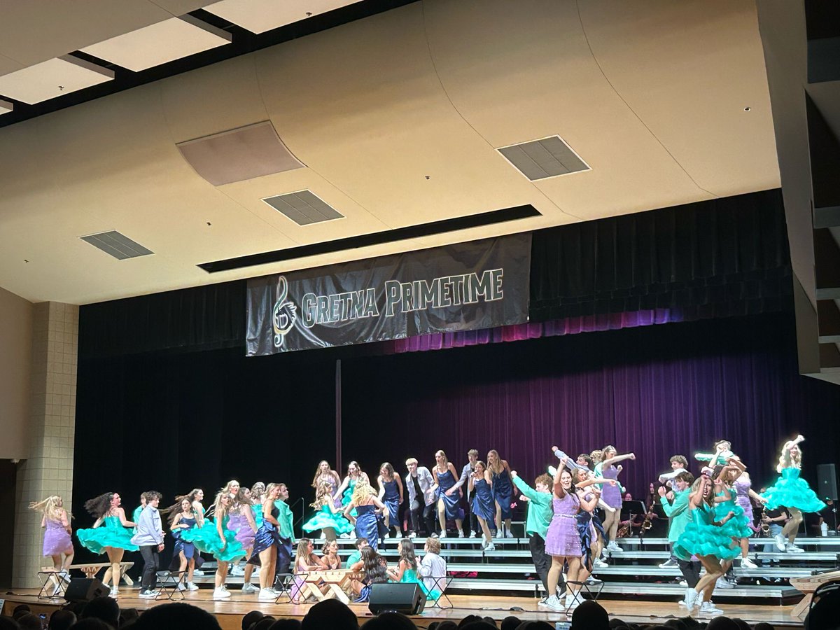 GretnaPrimetime's tweet photo. Elkhorn South’s Blackout celebrated all the good times with their Class of 2025 tribute! https://t.co/24XSdnIBbR