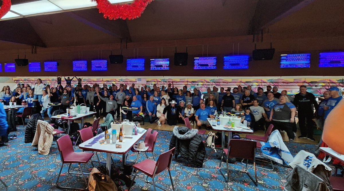 rysbread1's tweet photo. @Lions @amonra_stbrown P.R.C.U.A  bowling tournament in Wyandotte decked out and game day ready, Honolulu Blue, Silver and  Black #OnePride https://t.co/SP5xnCPT6x