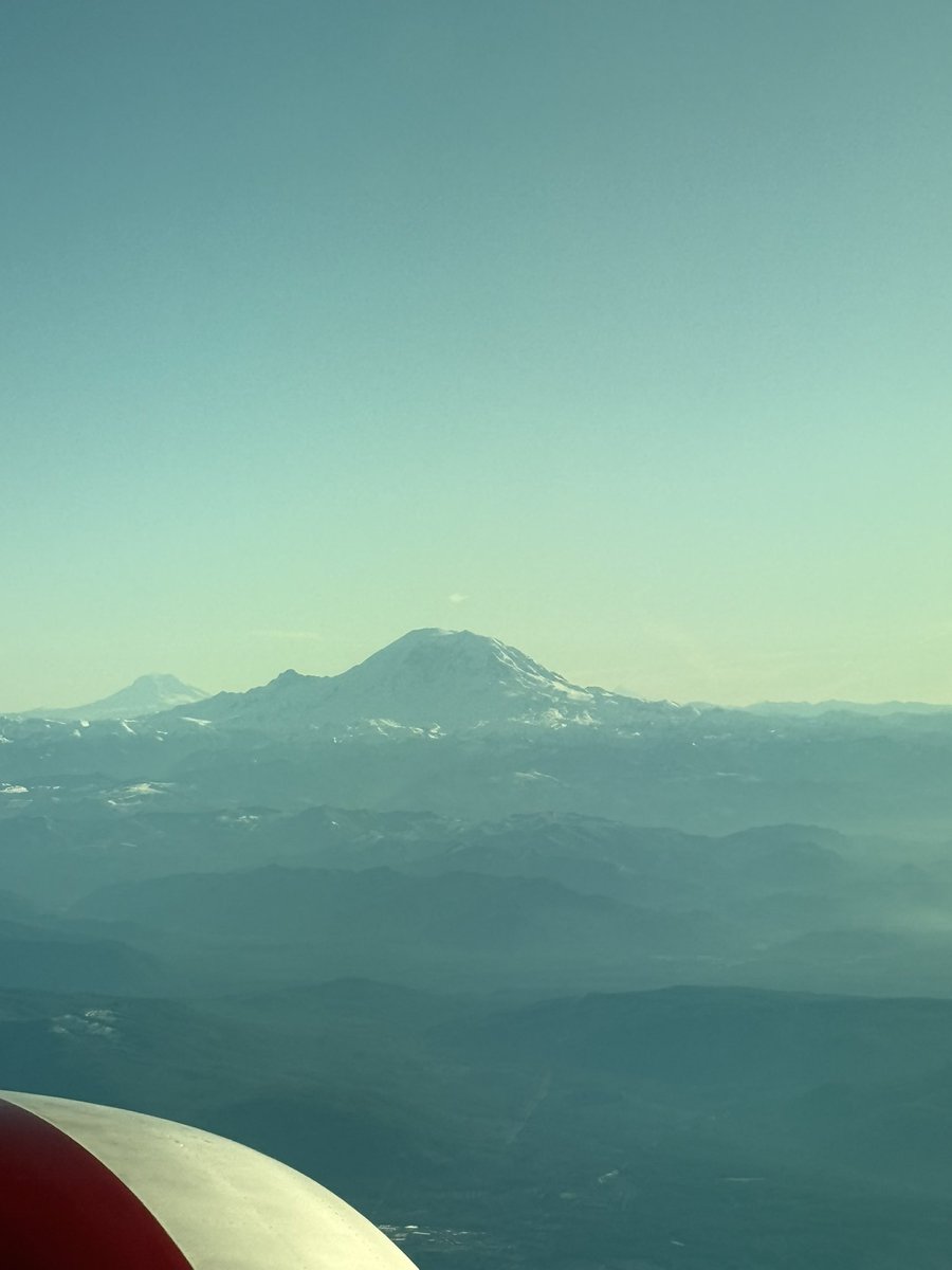 Stunning views of Mt Rainier when coming into land today!