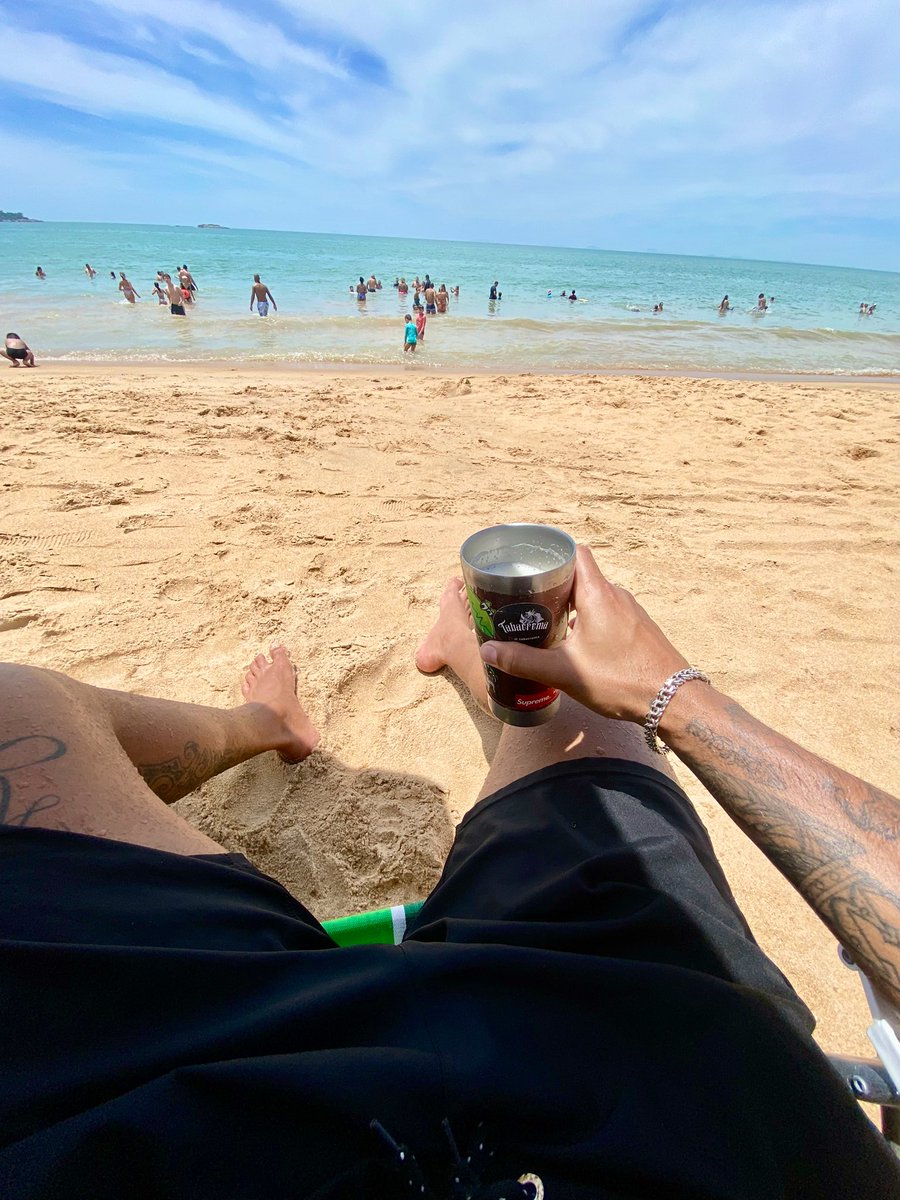 condorshau's tweet photo. Diazão na praiana com minha filhota 👑🏖️ https://t.co/EZbT69VduW