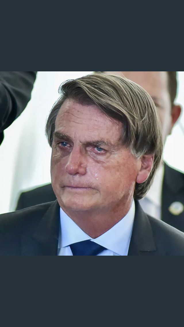mac_paes's tweet photo. @GugaNoblat Chorando pois não conseguiu fugir. “A fuga das galinhas parte II”, não deu certo. https://t.co/ldtT3zB2lI