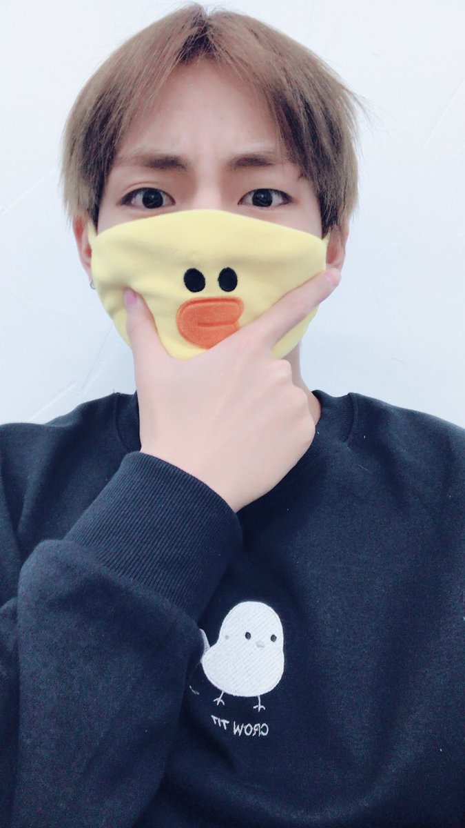 kimtaeji120430's tweet photo. てひょんあ、
406回目のおはよう。
最近は美しすぎてびっくりするヴィ様ばかり拝見していたので今日は少しお茶目かわいいキムテヒョンくんを添えて。。
V IS COMING
RÊVÉ BY V IS COMING
#V #뷔 #V_Rêvé
#D142 https://t.co/2buV8jxU89