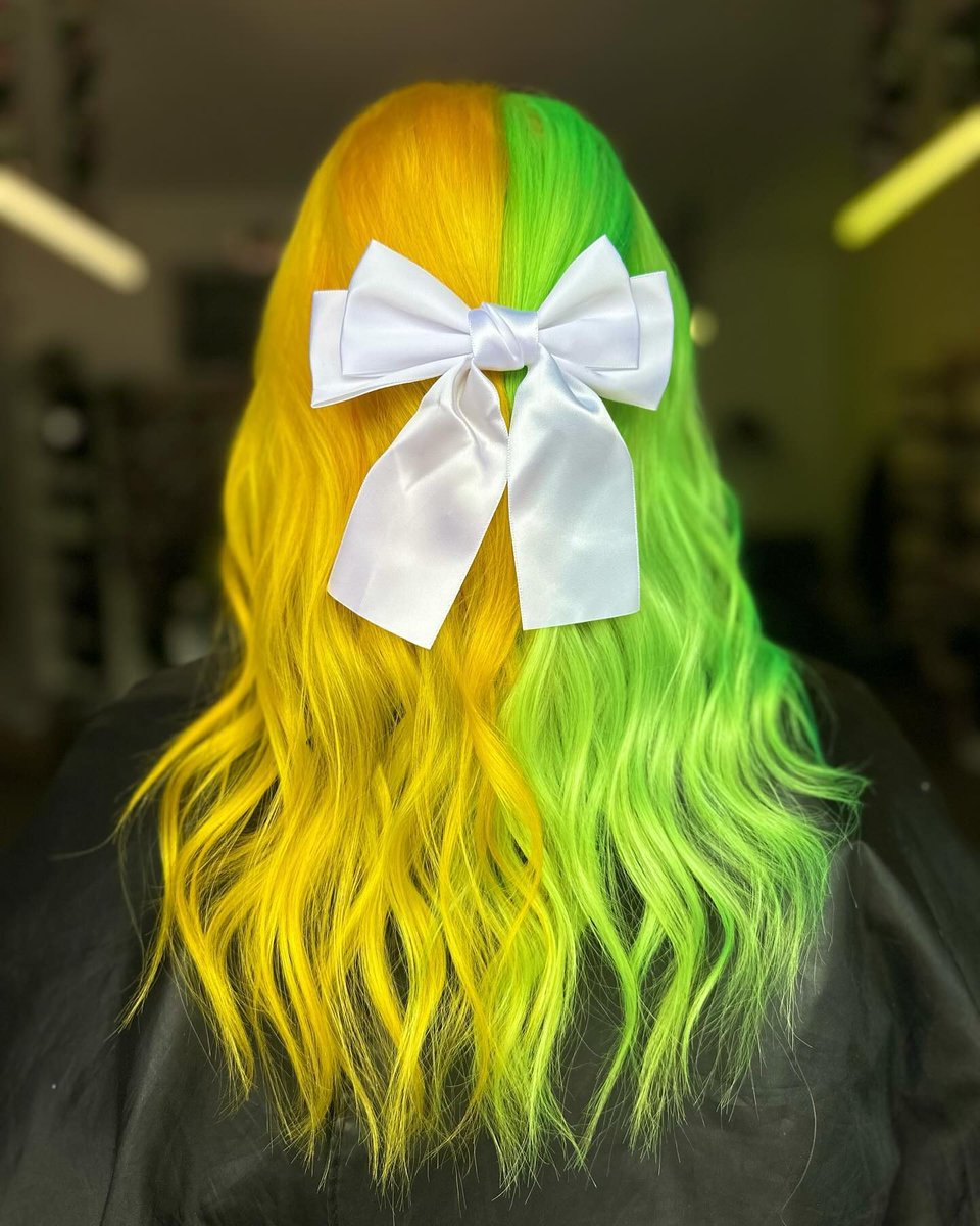arcticfoxcolor's tweet photo. Go green or go home 💚😏🌿
https://t.co/gHQTFTP1DM
#ArcticFoxHairColor #hair #hairstyles #greenhair #splitdye #colormelt #moneypieces #AFSpaceCowgirl #AFCosmicSunshine #AFTransylvania #AFAquamarine #AFNeonMoon #AFPhantomGreen https://t.co/pvqyspDx7z