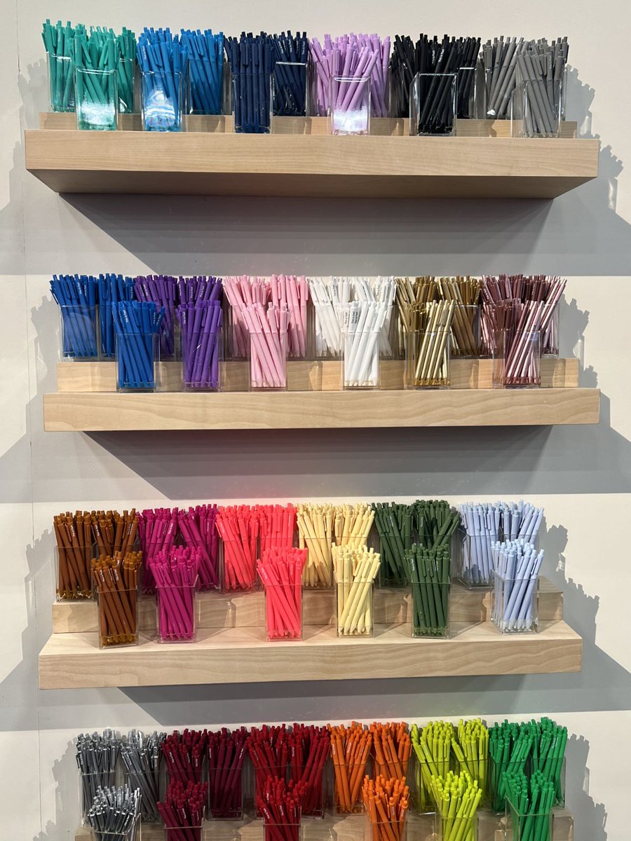 DLAPromotions's tweet image. Need a splash of color for your next pen? Discover a rainbow of colors ready to brighten up your branding game!

Call 866-800-3527 and we will help you find your perfect shade!

Which color will you choose? Share in the comments!

#BrandedPens #CustomizedPen #PromotionalProducts