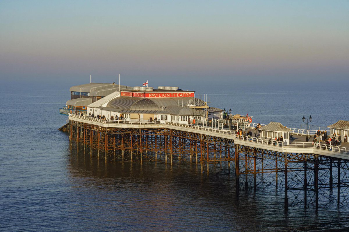 SunsetStats's tweet photo. cromer pier cromer norfolk uk Photo by Howard Senton. #sunset #sunsetstats #goldenhour #photography #nature https://t.co/6qcIXsHazt