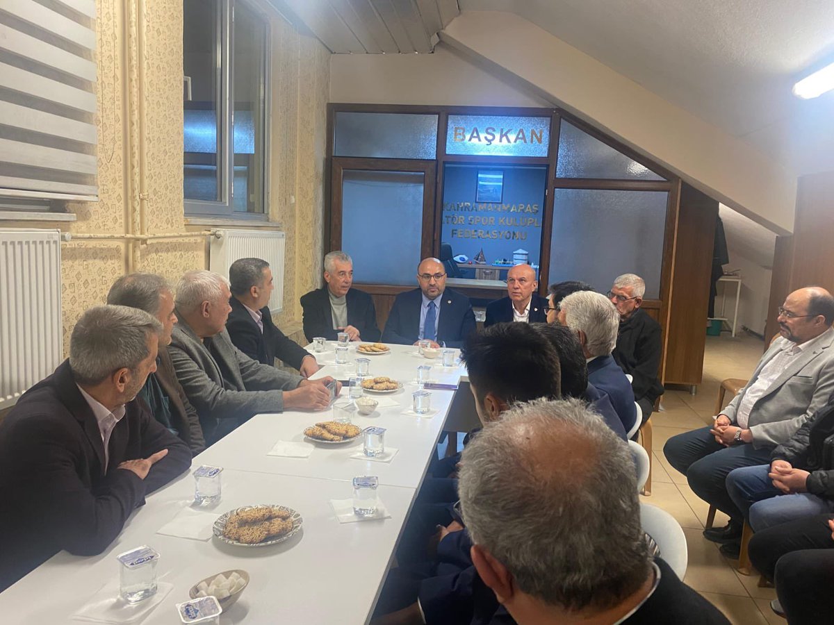 teopolitik's tweet photo. #Kahramanmaraş Amatör Spor Kulüpleri Federasyonumuzun ev sahipliğinde STK'larımızın değerli temsilcileriyle bir araya geldik.

Birlik ve beraberliğin simgesi olan STK'larımıza destek vermeye devam edeceğiz. https://t.co/RXjNBI3hJA